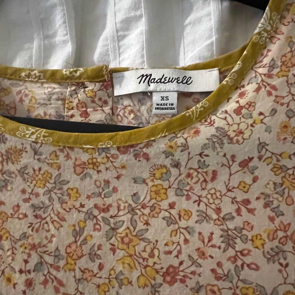 Madewell Button-Back Floral Top - Picture 5 of 5